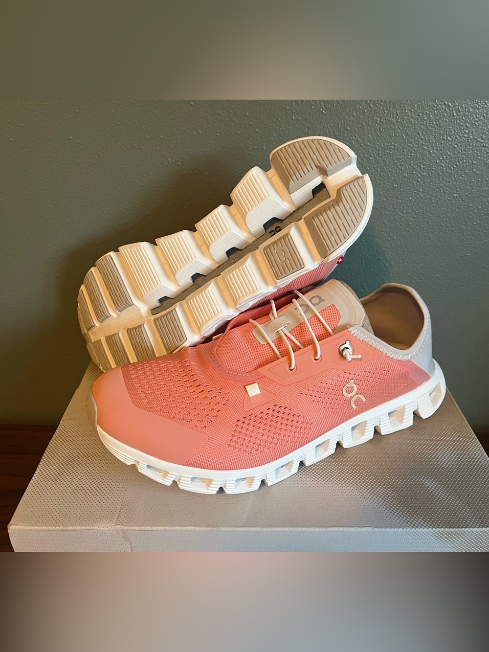 On Cloud 5 Coast Women’s 10.5 Flamingo Pearl Pink Sneakers New in Box